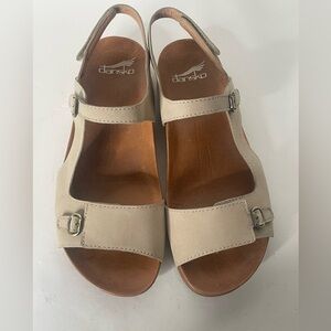 Women's Dansko Jordyn
Adjustable 3-Strap Sandal Sand Nubuck Leather Sz 38